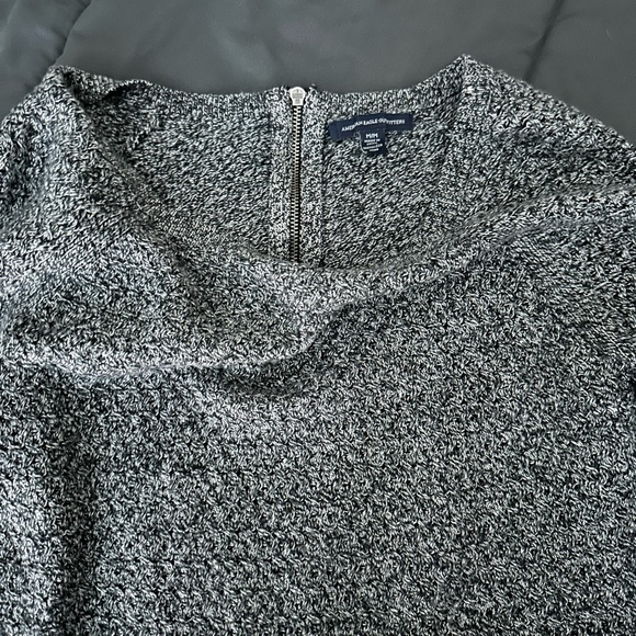 American Eagle Outfitters Wool Blend Heathered Zipper Back Sweater Size Medium - Picture 2 of 6